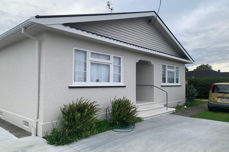 Photo of property in 120 Seaview Road, Westown, New Plymouth, 4310