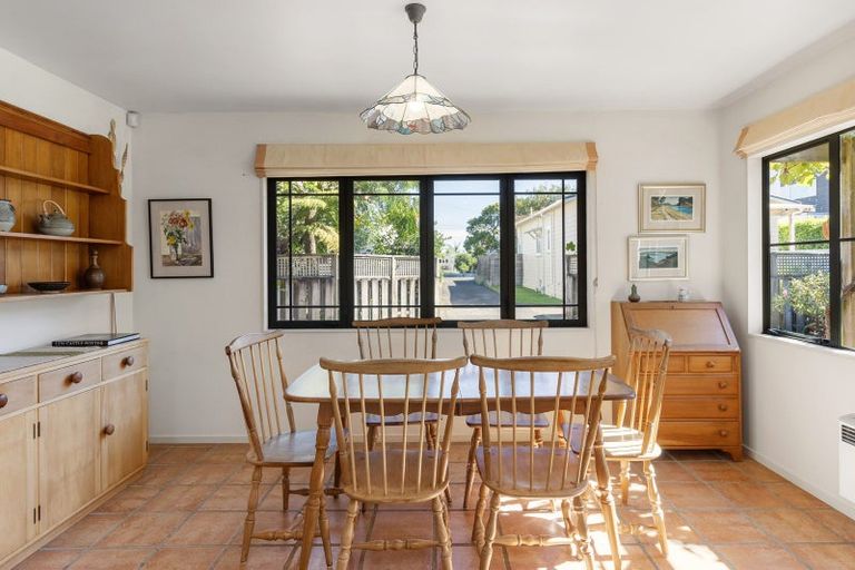 Photo of property in 40a St Michaels Avenue, Point Chevalier, Auckland, 1022
