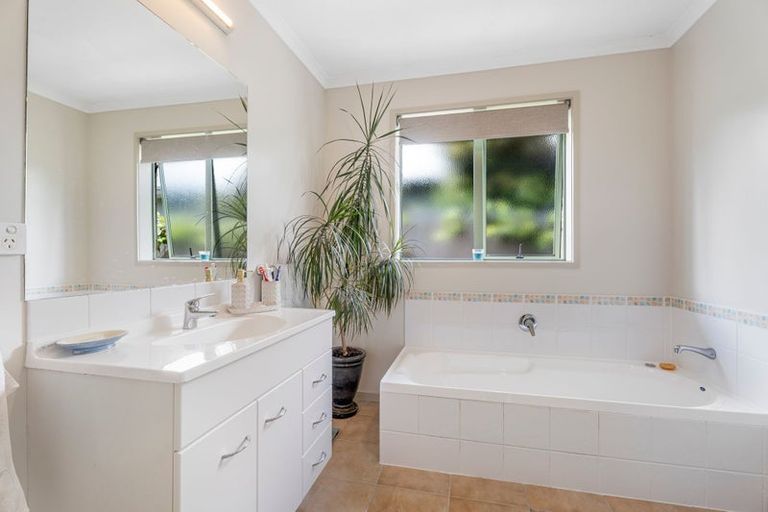 Photo of property in 14 Pacific Place, Whitianga, 3510