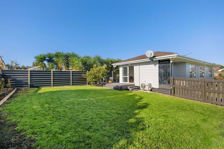 Photo of property in 48 Hamilton Drive, Waiuku, 2123