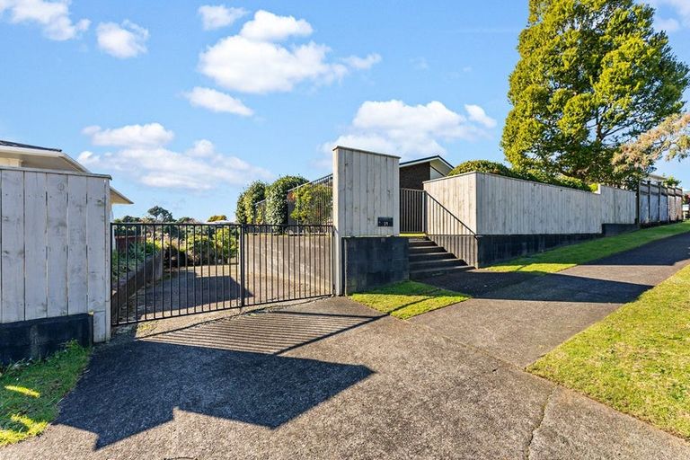 Photo of property in 21 Nevada Drive, Merrilands, New Plymouth, 4312