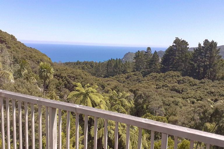 Photo of property in 122 Lone Kauri Road, Karekare, New Lynn, 0772