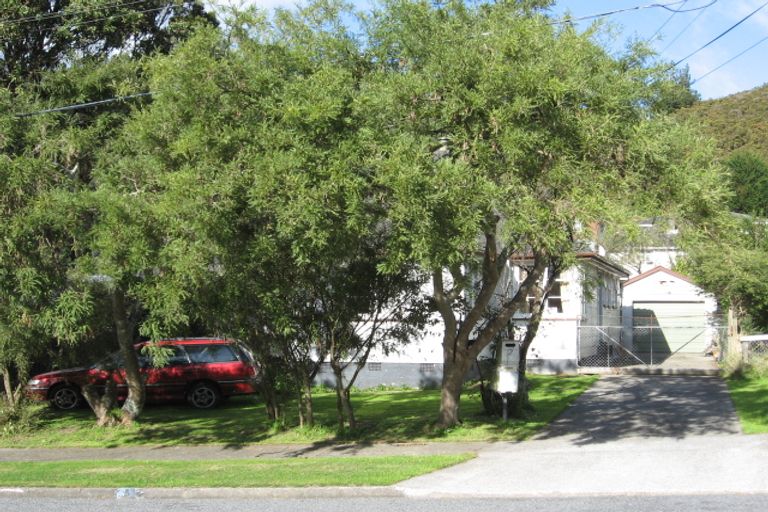 Photo of property in 2 Frethey Grove, Naenae, Lower Hutt, 5011