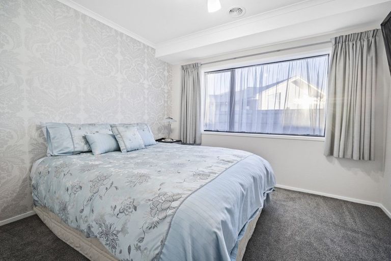 Photo of property in 8 Greenridge Lane, Merrilands, New Plymouth, 4312