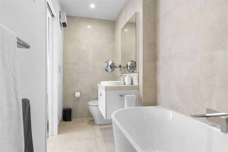 Photo of property in 71 Clare Road, St Albans, Christchurch, 8014