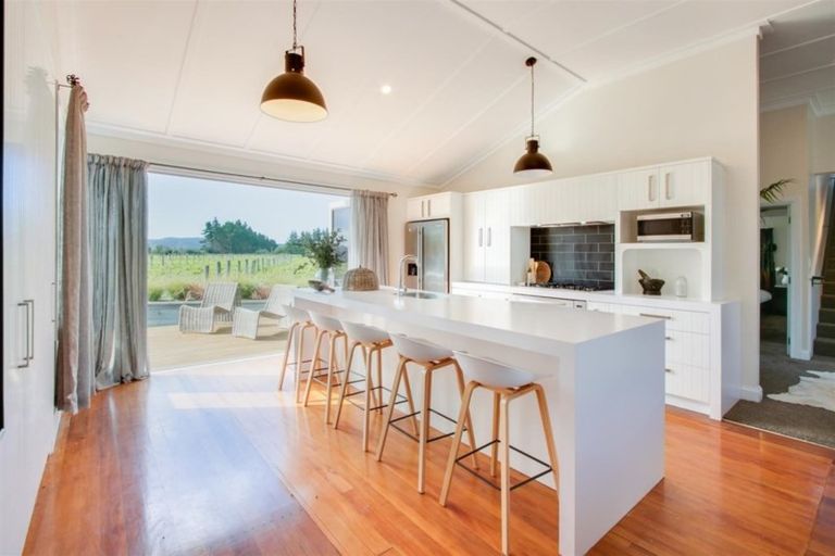 Photo of property in 20 Clifton Road, Haumoana, 4102