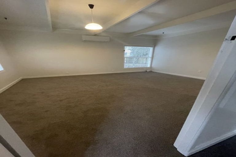 Photo of property in 1/169 Te Atatu Road, Te Atatu South, Auckland, 0610