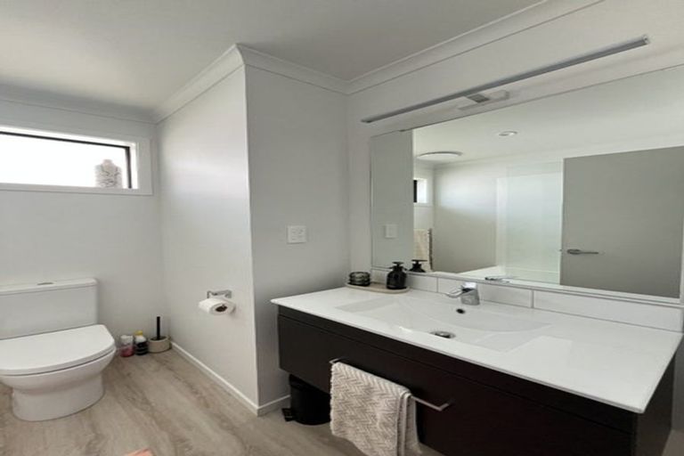 Photo of property in 20 Oakum Road, Whitby, Porirua, 5024