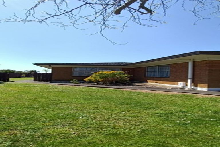 Photo of property in 27 Rushgreen Avenue, Pahurehure, Papakura, 2113