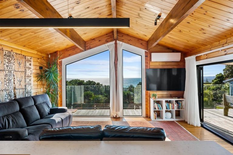 Photo of property in 3 Edwin Mitchelson Road, Muriwai, Waimauku, 0881