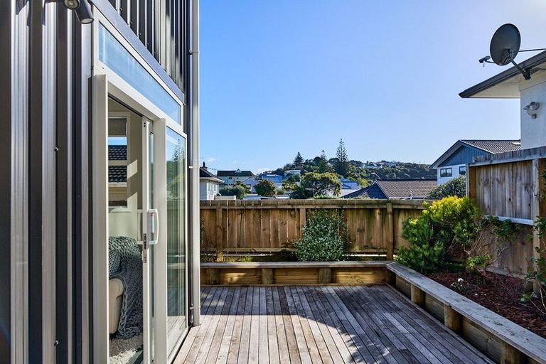 Photo of property in 28b Mana Esplanade, Paremata, Porirua, 5026