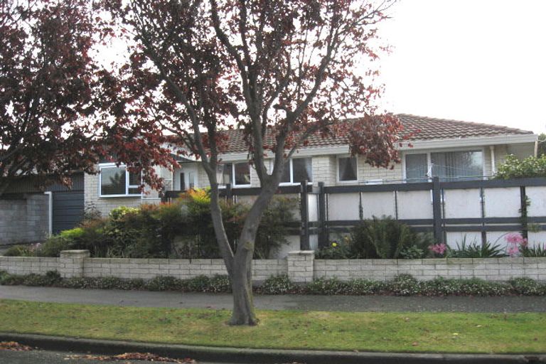 Photo of property in 1/18 Sawtell Place, Northcote, Christchurch, 8052