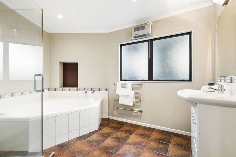 Photo of property in 24 Max Short Drive, Pukekohe, 2120