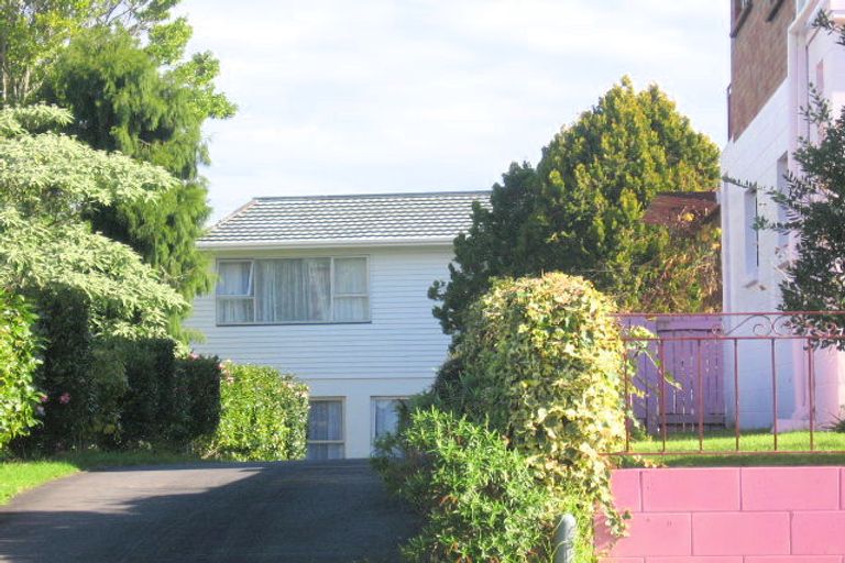 Photo of property in 15 Anich Road, Massey, Auckland, 0614