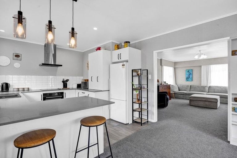 Photo of property in 9 Mccarthy Street, Hawera, 4610