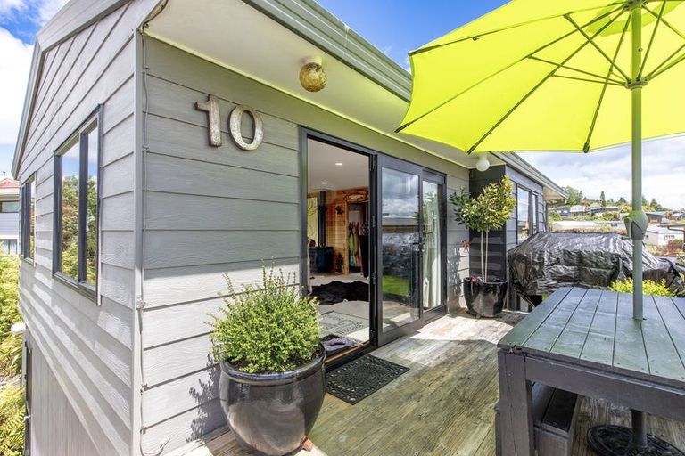 Photo of property in 10 Rowena Crescent, Motuoapa, Turangi, 3382