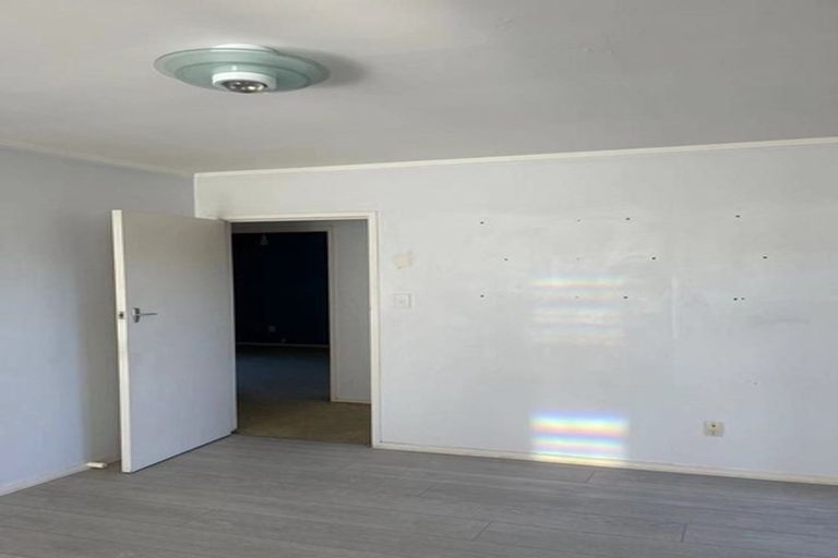 Photo of property in 11 Tyrian Close, Half Moon Bay, Auckland, 2012