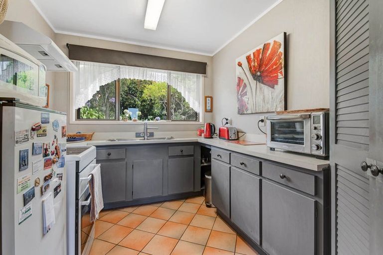 Photo of property in 18 Rimu Road, Stanmore Bay, Whangaparaoa, 0932