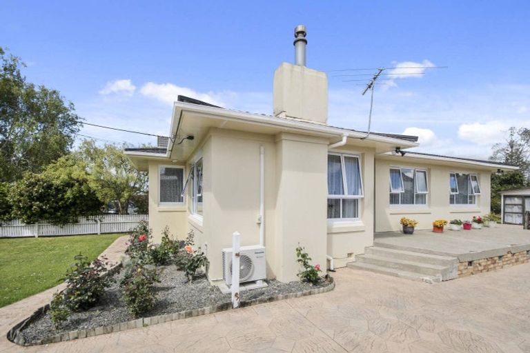 Photo of property in 20 Peachgrove Road, Te Atatu Peninsula, Auckland, 0610
