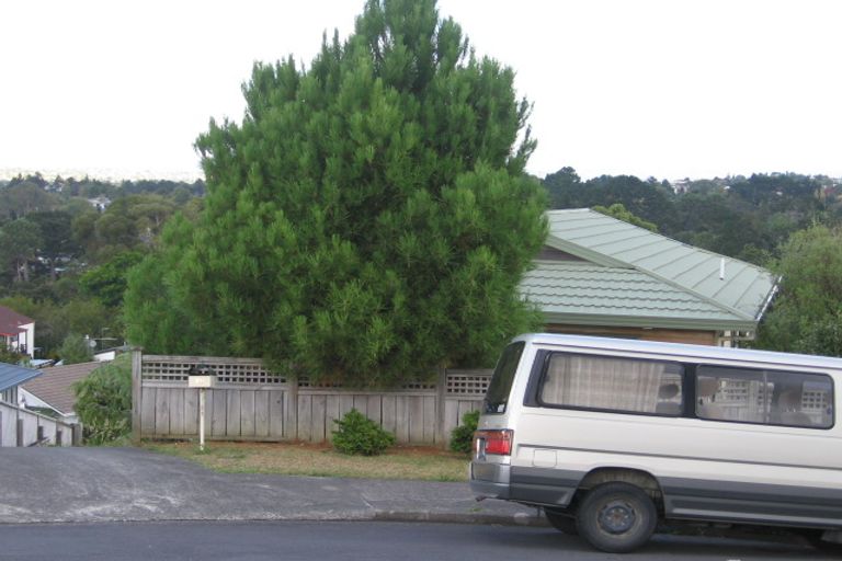 Photo of property in 24 Worthington Place, West Harbour, Auckland, 0618