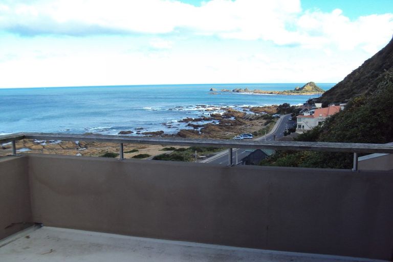 Photo of property in 114 The Esplanade, Houghton Bay, Wellington, 6023