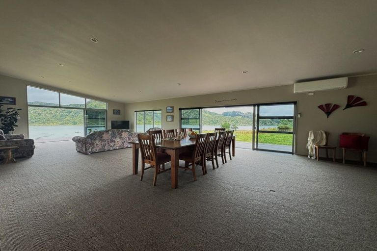Photo of property in 177 Te Mahoe Road, Mokau, 4376