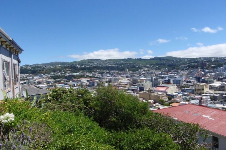 Photo of property in 11 Vogel Street, Mount Victoria, Wellington, 6011