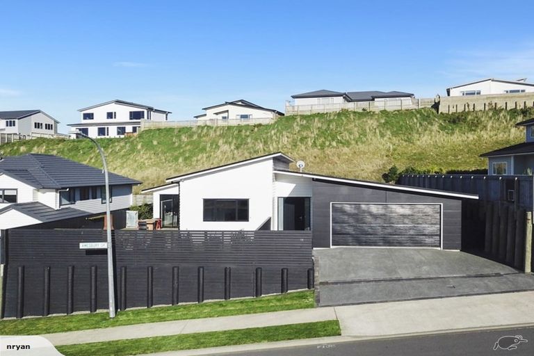Photo of property in 110 Amesbury Drive, Churton Park, Wellington, 6037