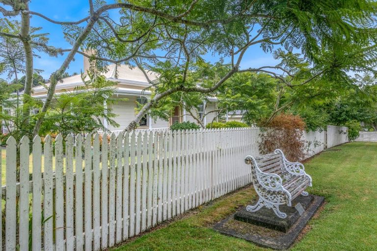 Photo of property in 17 Beresford Street, Russell, 0202