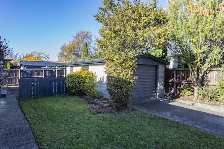 Photo of property in 2 Gloaming Place, Sockburn, Christchurch, 8042