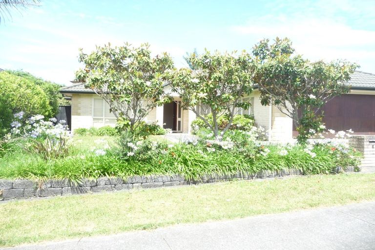 Photo of property in 6 Pennygale Close, Flat Bush, Auckland, 2016