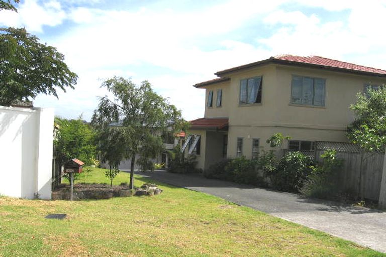 Photo of property in 2/360 East Coast Road, Sunnynook, Auckland, 0630