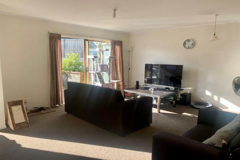 Photo of property in 2/62 Carlisle Road, Browns Bay, Auckland, 0630