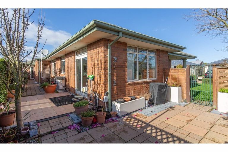 Photo of property in 2 Cherrytree Lane, Spreydon, Christchurch, 8024