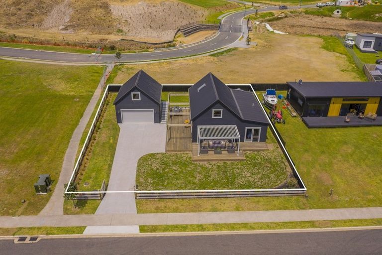 Photo of property in 11 Navigation Drive, Cooks Beach, Whitianga, 3591