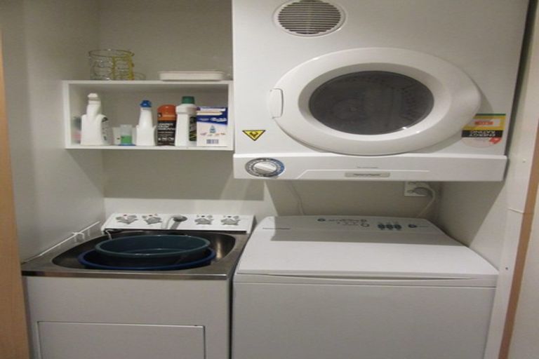 Photo of property in Sanctum Apartment, 10 Ebor Street, Te Aro, Wellington, 6011