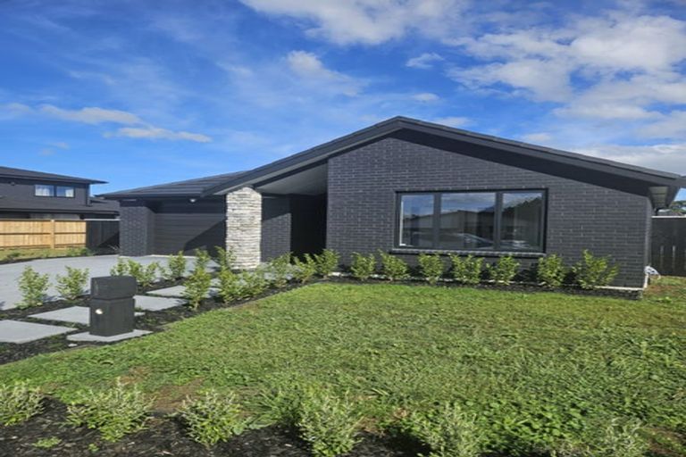 Photo of property in 47 Metoriti Crescent, Karaka, 2124