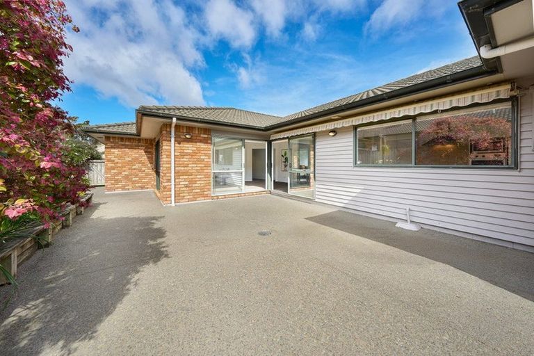 Photo of property in 20 Mackwell Road, Fairview Heights, Auckland, 0632