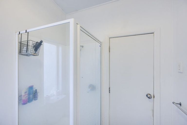 Photo of property in 2 Avondale Road, Taradale, Napier, 4112