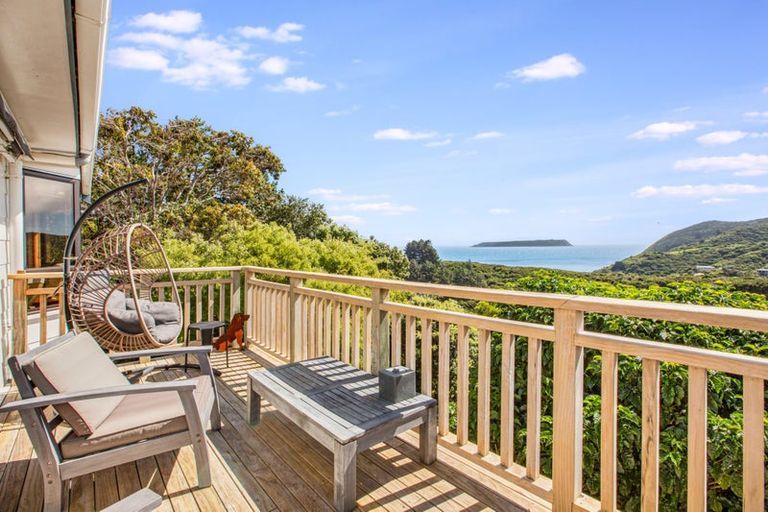 Photo of property in 104 Airlie Road, Plimmerton, Porirua, 5026