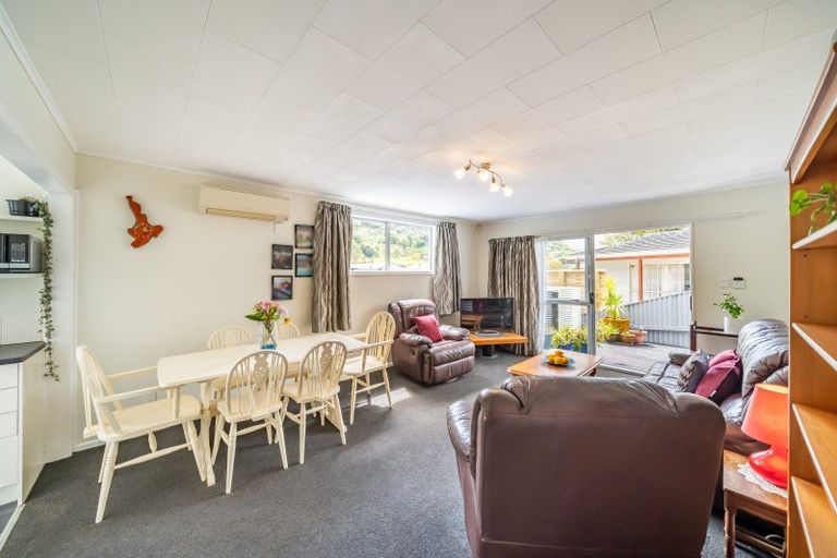 Photo of property in 1/32 Hartford Crescent, Totara Park, Upper Hutt, 5018