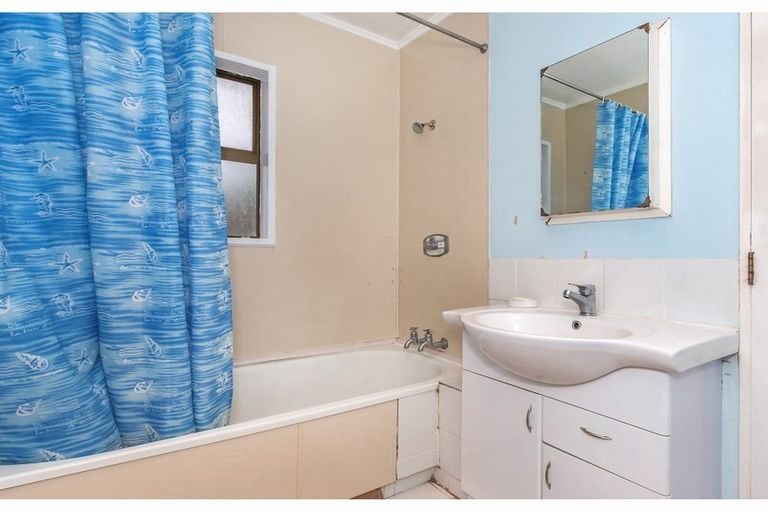 Photo of property in 43 Arcon Drive, Broomfield, Christchurch, 8042