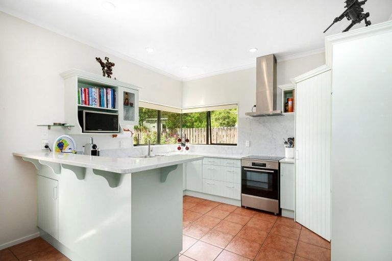 Photo of property in 11 Pokaka Street, Birchville, Upper Hutt, 5018