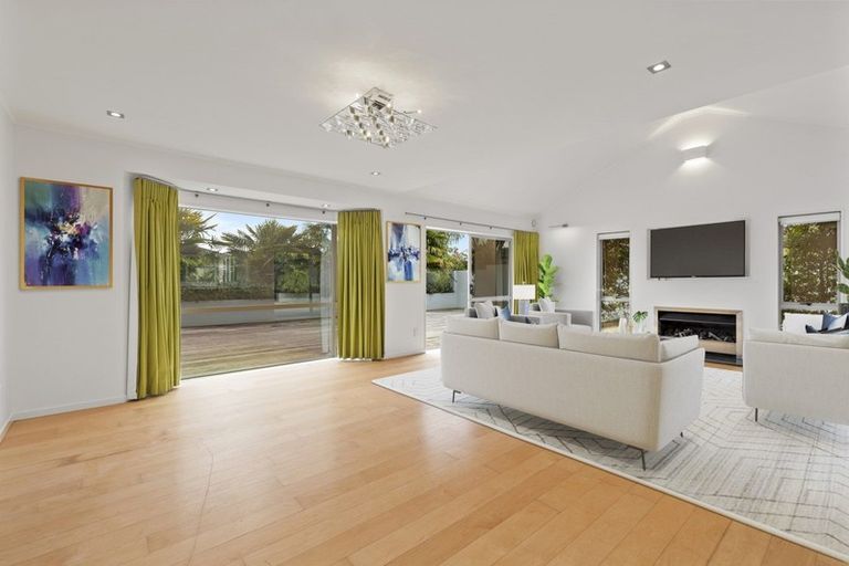 Photo of property in 38 Kittiwake Drive, Schnapper Rock, Auckland, 0632
