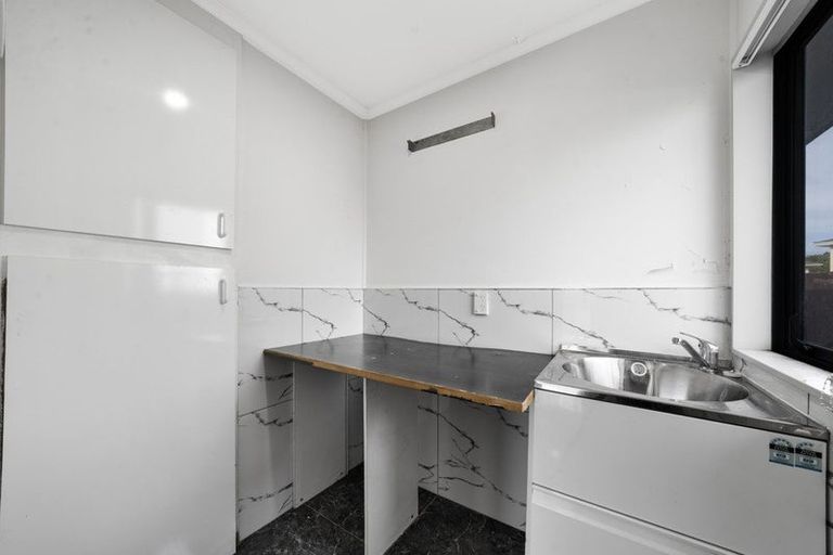Photo of property in 43 Wickman Way, Mangere East, Auckland, 2024