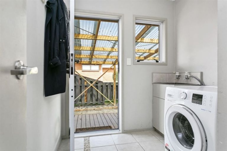 Photo of property in 308 Shakespeare Street, Leamington, Cambridge, 3432