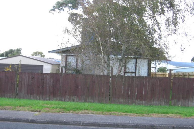 Photo of property in 16 Rewarewa Road, Te Atatu Peninsula, Auckland, 0610