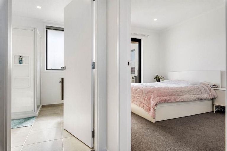 Photo of property in 260 Hobsonville Point Road, Hobsonville, Auckland, 0616