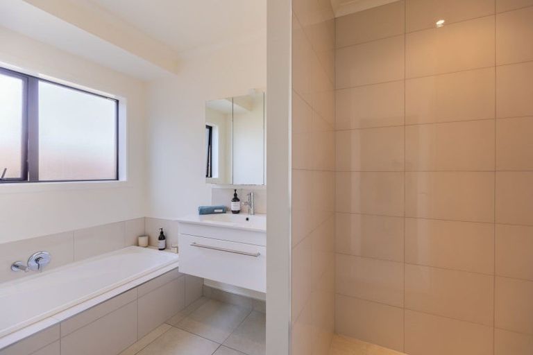 Photo of property in 6a Willow Drive, Taradale, Napier, 4112