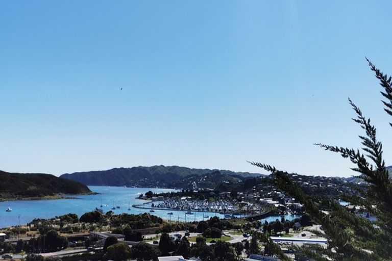 Photo of property in 4 Whitianga View, Paremata, Porirua, 5024